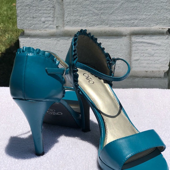 Shoes - Picture 7 of 8